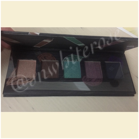 ⚡️Stila Collector's Edition Eyeshadow Palette - Picture 3 of 4